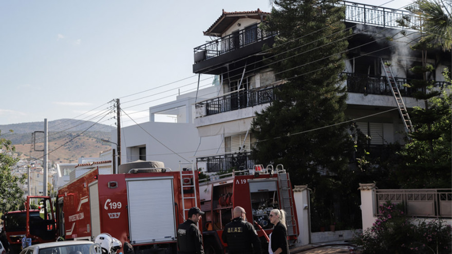 Γυναίκα νεκρή από πυρκαγιά σε διαμέρισμα στη Βούλα - Η πυροσβεστική απεγκλώβισε τέσσερα άτομα 