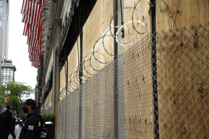 Δολοφονία Τζορτζ Φλόιντ: Οχυρωμένη πόλη η Νέα Υόρκη μετά τις λεηλασίες