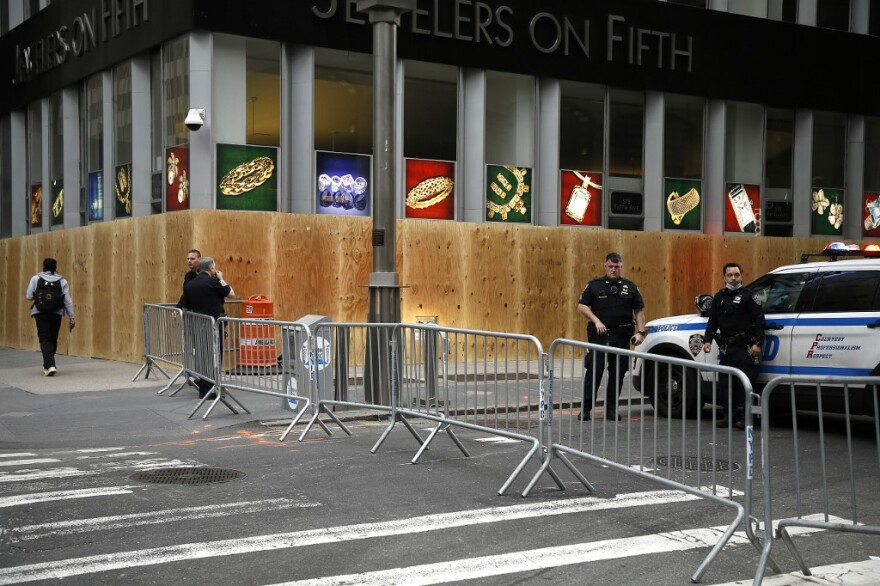 Δολοφονία Τζορτζ Φλόιντ: Οχυρωμένη πόλη η Νέα Υόρκη μετά τις λεηλασίες