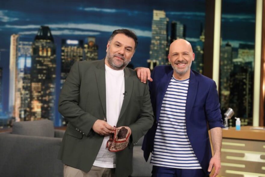 Η σέξι εμφάνιση της Κόνι Μεταξά στον Γρηγόρη Αρναούτογλου 