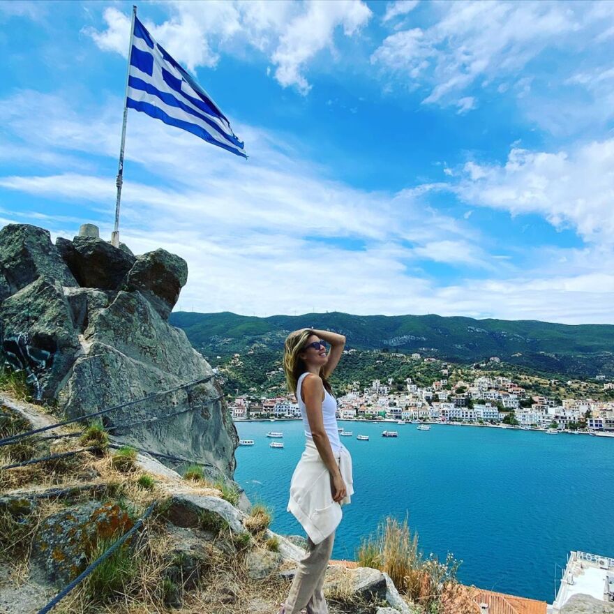 Μαριέττα Χρουσαλά: Ξεκίνησε τις εξορμήσεις στην παραλία