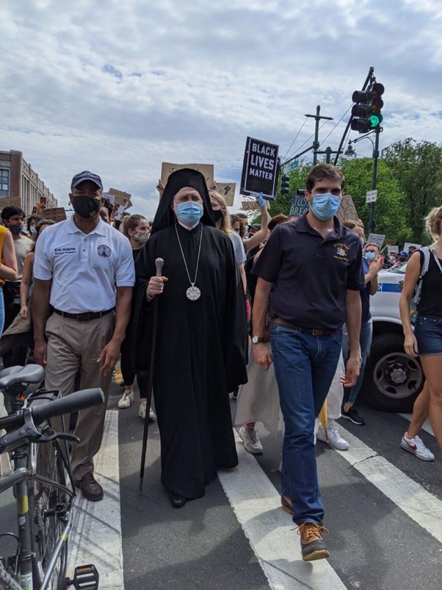 Δολοφονία Τζορτζ Φλόιντ: Σε ειρηνική διαμαρτυρία στο Μπρούκλιν ο Αρχιεπίσκοπος Αμερικής Ελπιδοφόρος