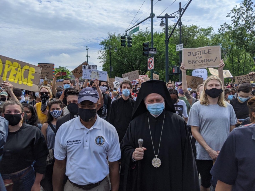 Δολοφονία Τζορτζ Φλόιντ: Σε ειρηνική διαμαρτυρία στο Μπρούκλιν ο Αρχιεπίσκοπος Αμερικής Ελπιδοφόρος