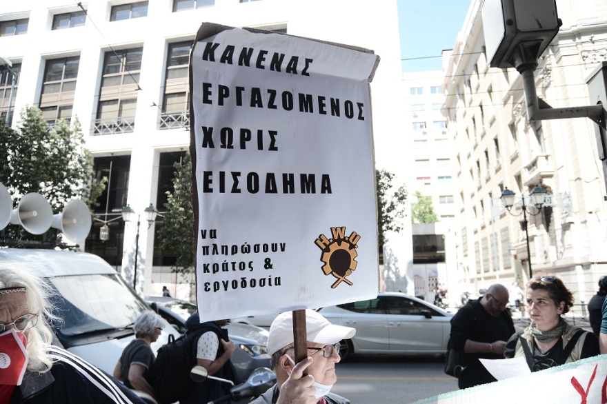 Δείτε βίντεο: «Εισβολή» εργαζομένων στον τουρισμό - επισιτισμό στο υπουργείο Τουρισμού