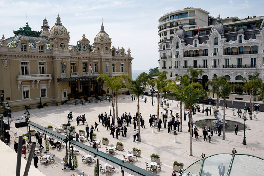 Μόντε Κάρλο: Η κοσμοπολίτικη ζωή επέστρεψε στη  Νέα Πλατεία του Καζίνο 