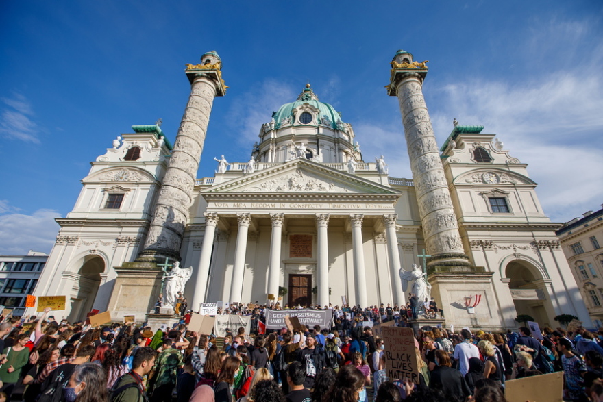 Τζορτζ Φλόιντ - Αυστρία: Πάνω από 50.000 σε διαδήλωση στη Βιέννη
