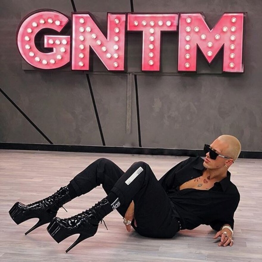 Τάσος Ξιαρχό: Ο εκκεντρικός χορευτής μιλάει για τη ζωή του και τη μάνα του που τον πίστεψε