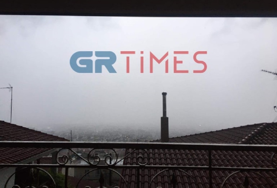 Καιρός: Πλημμυρισμένοι δρόμοι και υπόγεια από την καταιγίδα στην Θεσσαλονίκη