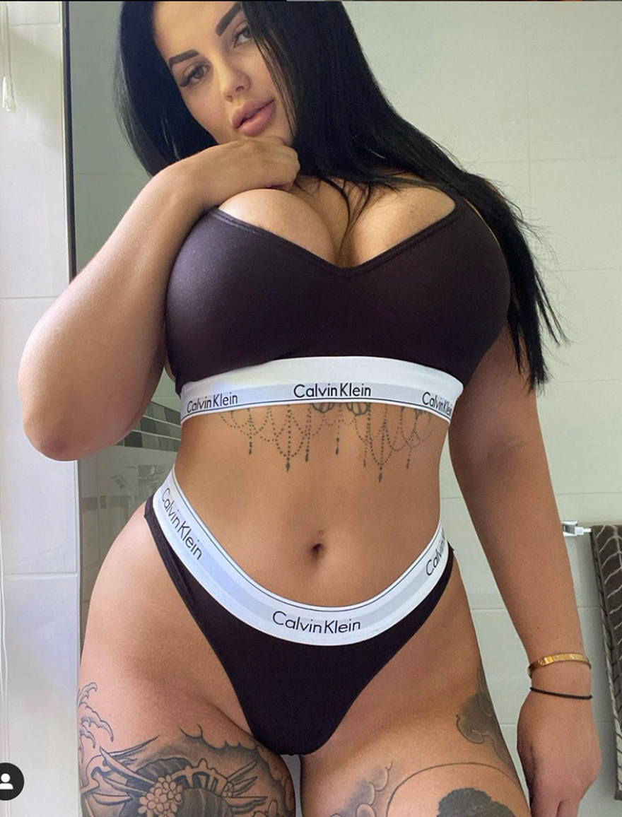 Ρενέ Γκρέισι: Αυστραλέζα οδηγός αγώνων στρίβει «με χίλια» στο πορνό