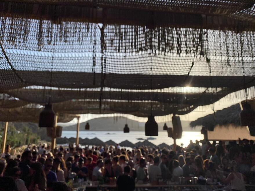 Κορωνοϊός: Συναγερμός από τη «χαλάρωση» των πολιτών και τις νέες μικρές εστίες