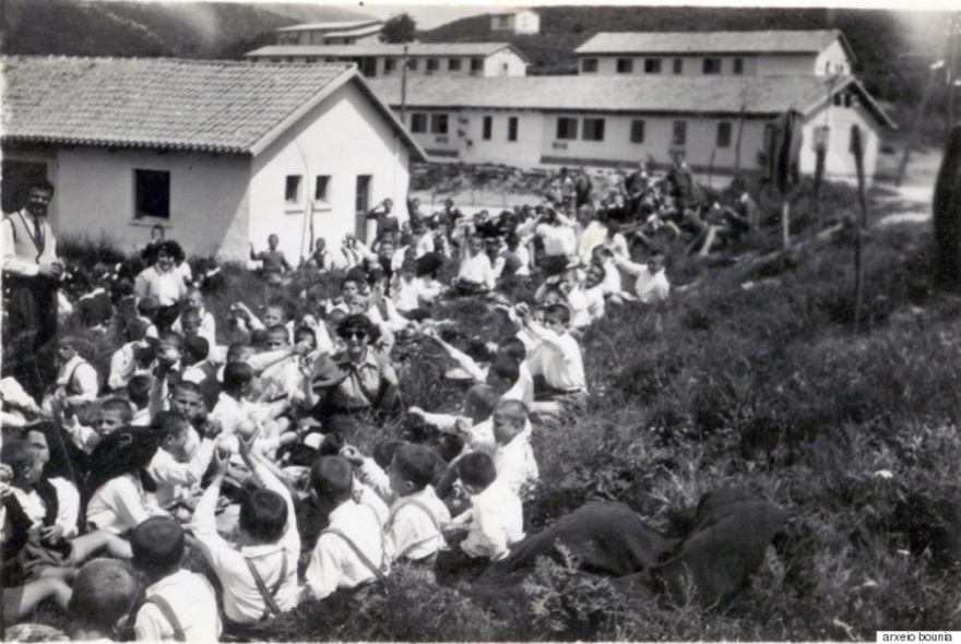 Ο ‘’Έρανος της Βασίλισσας’’, το ‘’Παιδοφύλαγμα’’ και οι παιδοπόλεις της Φρειδερίκης