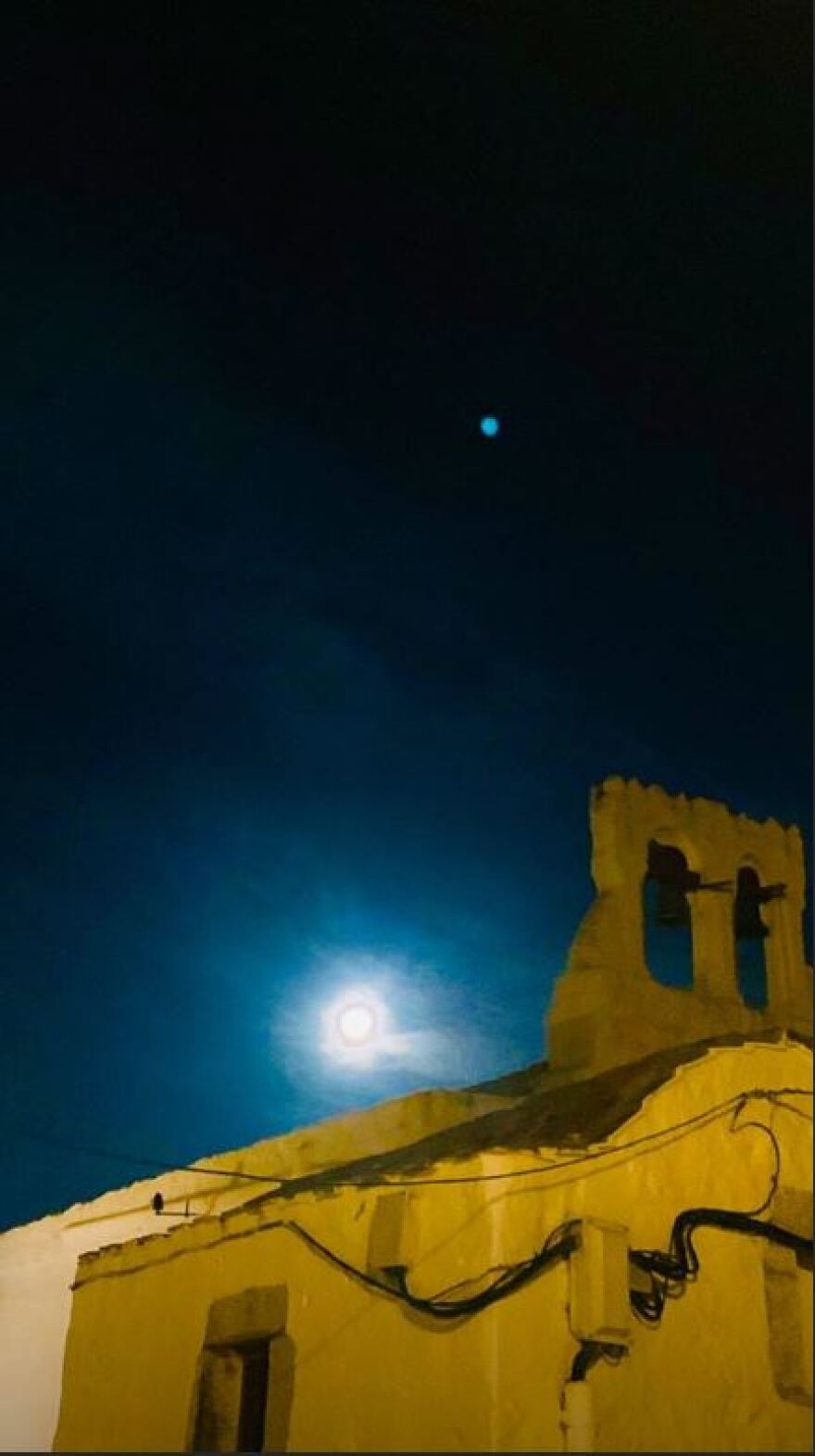  Τζένη Μπαλατσινού: Επέστρεψε στην αγαπημένη της Πάτμο