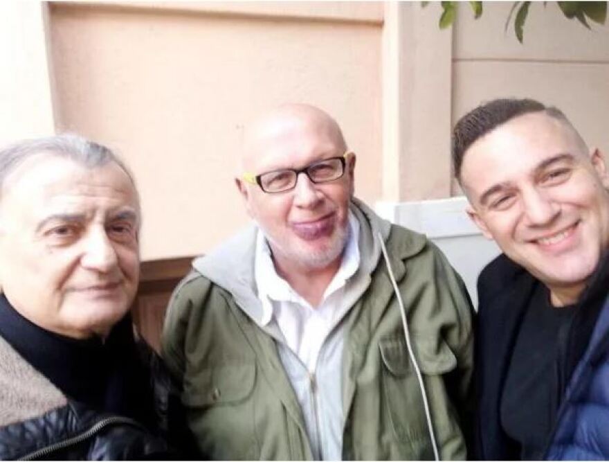 Θάνος Τζάνης: Από τραγουδιστής, αγρότης και ξενοδόχος μαζί