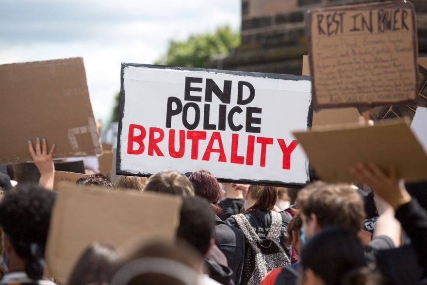 Τζορτζ Φλόιντ: Ογκώδης αντιρατσιστική διαδήλωση στο Λονδίνο 