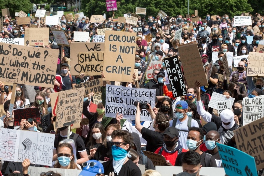 Τζορτζ Φλόιντ: Ογκώδης αντιρατσιστική διαδήλωση στο Λονδίνο 