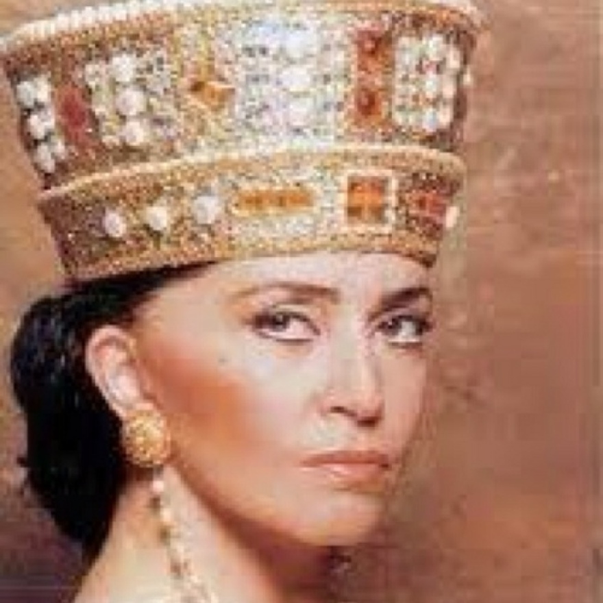 Μιμή Ντενίση: Γιορτάζει 40 χρόνια στο θέατρο και επιστρέφει ως αυτοκράτειρα «Θεοδώρα»