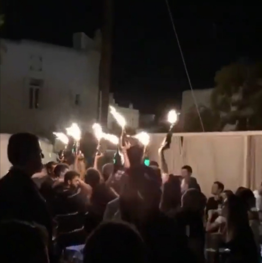 «Χαμός» από συνωστισμό σε μπαρ της Αθήνας και της επαρχίας - Δείτε εικόνες