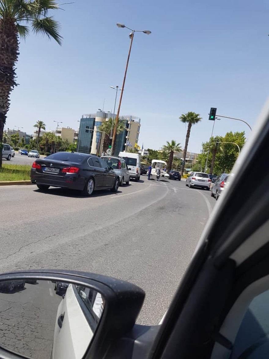 Λεωφόρος Βάρης - Κορωπίου: Του έφυγε το σκάφος από το τρέιλερ