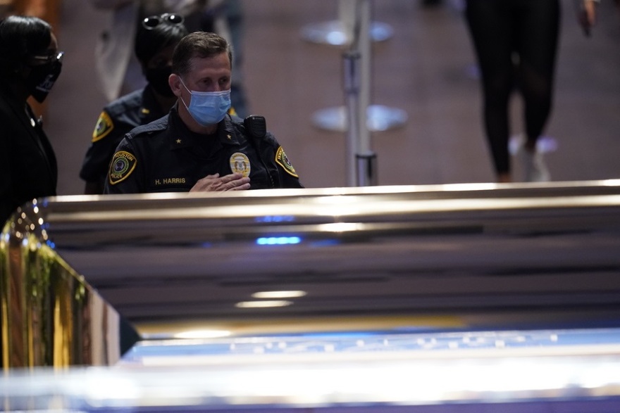 Τζορτζ Φλόιντ: Σε λαϊκό προσκύνημα η σορός του - Οι κάτοικοι του Χιούστον τον τιμούν και τον αποχαιρετούν