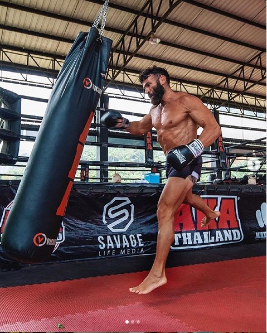 Νταν Μπιλζέριαν: Ο προκλητικός «βασιλιάς του Instagram» δίνει 5.000 δολάρια για τον πιο έξυπνο τίτλο για την αυτοβιογραφία του