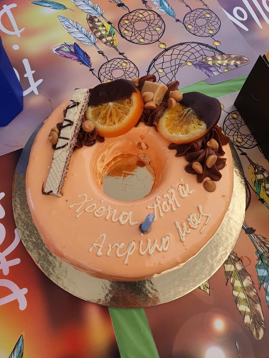 Ανδρέας Μικρούτσικος: Πάρτι γενεθλίων με τη σύντροφό του και τη Σοφία Βόσσου στα... φωνητικά 