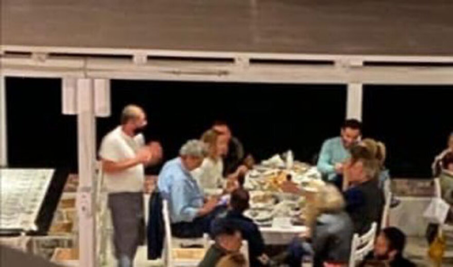 Καμμένος - Πολάκης μαζί στην Κύθνο γιατί «κάποια πράγματα αντέχουν στο χρόνο»