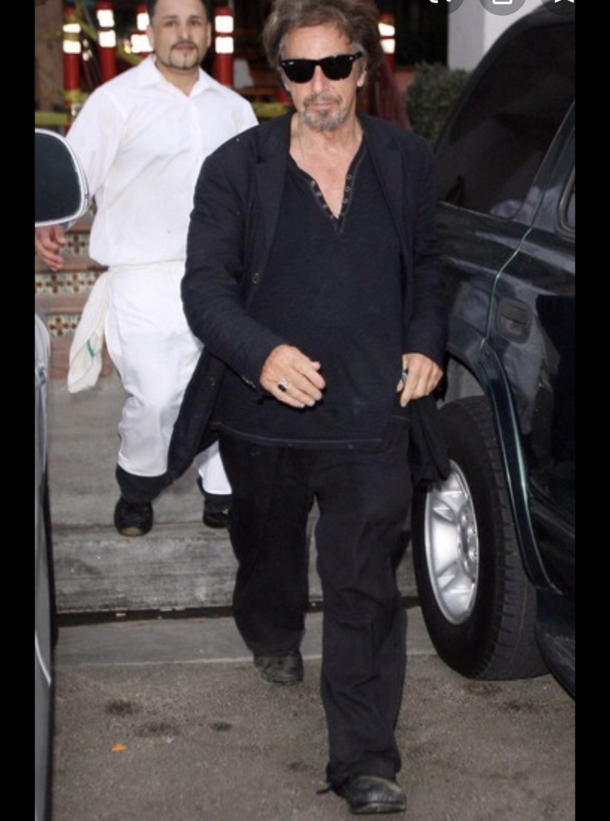 Ο Έλληνας που έμαθε τον Πιτ να τρώει τζατζίκι και την Σπίαρς να χορεύει τσιφτετέλι στο τραπέζι