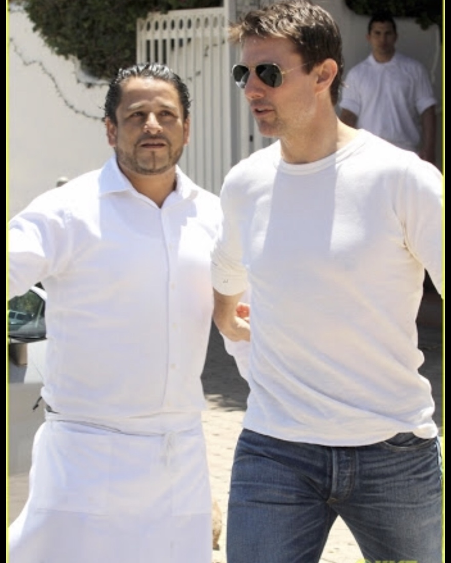 Ο Έλληνας που έμαθε τον Πιτ να τρώει τζατζίκι και την Σπίαρς να χορεύει τσιφτετέλι στο τραπέζι