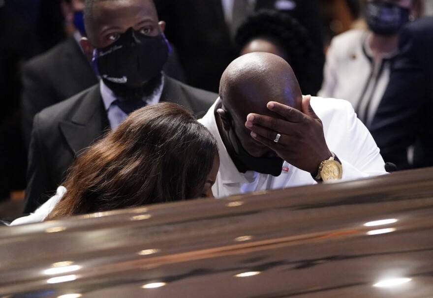 Οι ΗΠΑ αποχαιρέτησαν τον Φλόιντ: «Ο Τραμπ δεν έχει να πει μια λέξη»