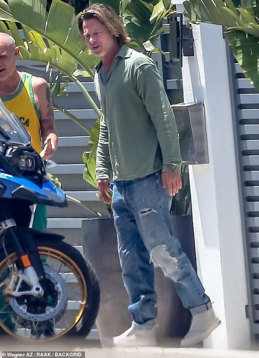 Ο Μπραντ Πιτ στις διαδηλώσεις για τον Τζορτζ Φλόιντ - Δείτε φωτογραφίες