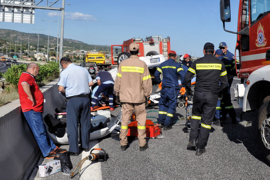 Τροχαίο ατύχημα στον Ισθμό της Κορίνθου: Αυτοκίνητο αναποδογύρισε - Δύο εγκλωβισμένοι