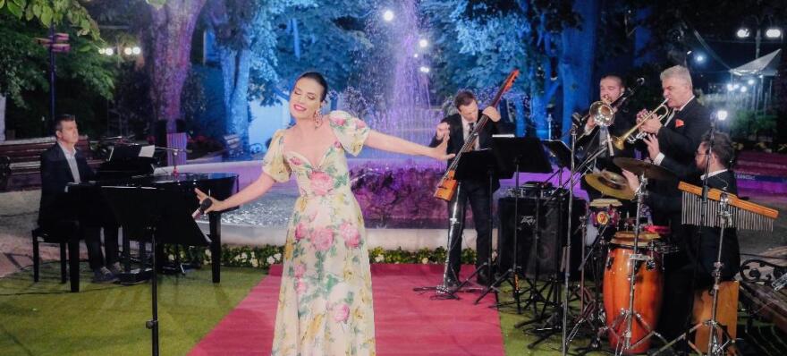  Φωτεινή Δάρρα: Εντυπωσιακή πρεμιέρα των συναυλιών «Εκπέμπουμε από παντού»