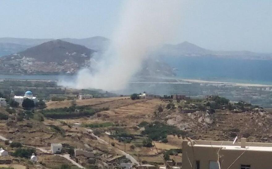 Υπό έλεγχο η πυρκαγιά κοντά στο αεροδρόμιο της Νάξου