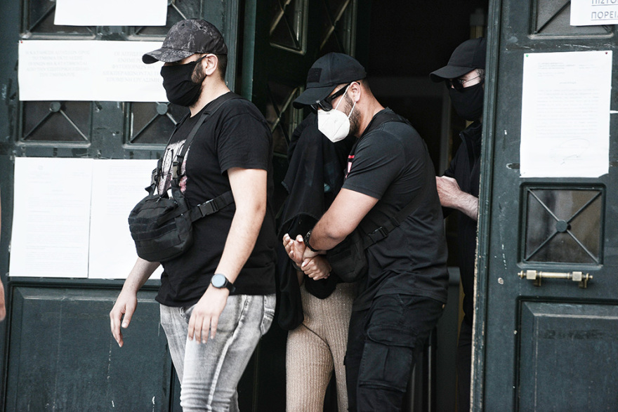 Επίθεση με βιτριόλι: Τι είπε η 35χρονη στον εισαγγελέα - Επικαλέστηκε ως άλλοθι τα... νύχια και τα μαλλιά της