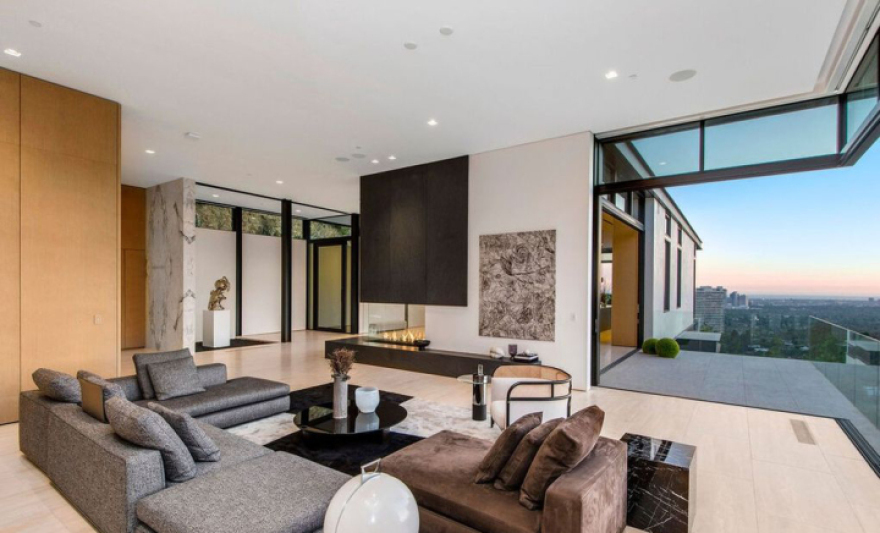 Αριάνα Γκράντε: Η νέα έπαυλή της στο Χόλιγουντ έχει 7 μπάνια, 4 κρεβατοκάμαρες και αξία 13,7 εκατ. δολάρια