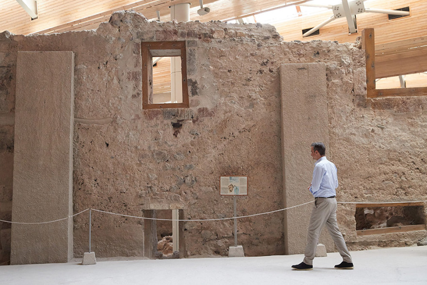 Ο Μητσοτάκης στη Σαντορίνη: Η Ελλάδα είναι έτοιμη να υποδεχτεί τουρίστες