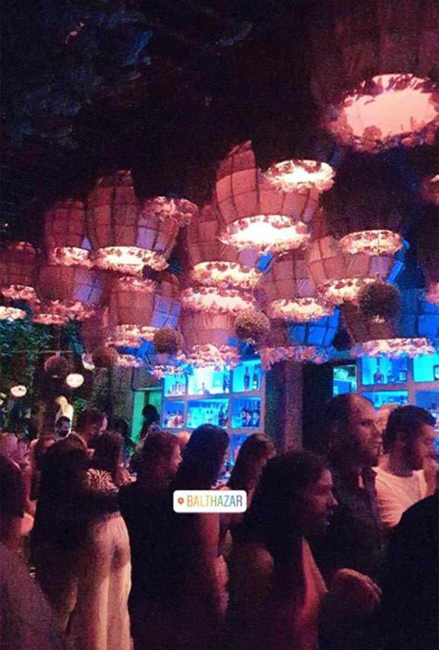   Λουκέτα για συνωστισμό στο Γκάζι, ανενόχλητοι ο ένας πάνω στον άλλο στο Balthazar!