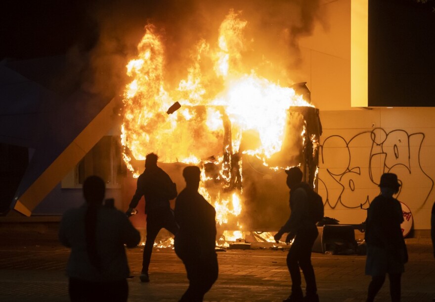 «Βράζουν» οι ΗΠΑ μετά από ακόμα έναν θάνατο Αφροαμερικανού από αστυνομικά πυρά 