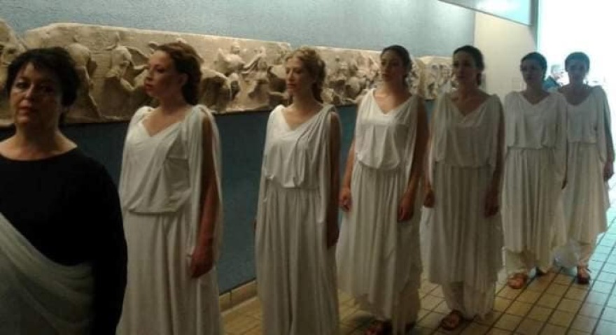 Βρετανικό Μουσείο: Όταν οι σύγχρονες Καρυάτιδες συγκίνησαν με την επίσκεψη στην κλεμμένη αδελφή τους