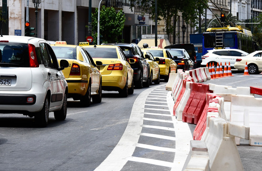 Μεγάλος Περίπατος της Αθήνας: Μποτιλιάρισμα και ταλαιπωρία διαρκείας - Δείτε βίντεο