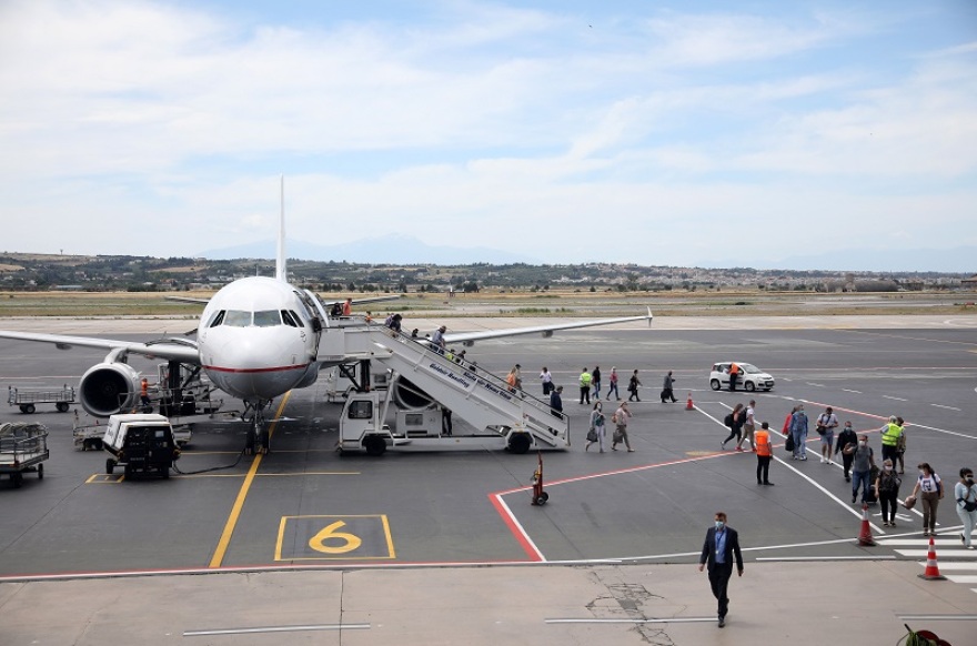 Θεσσαλονίκη: Στο «Μακεδονία» η πρώτη πτήση από το εξωτερικό παρουσία Χαρδαλιά