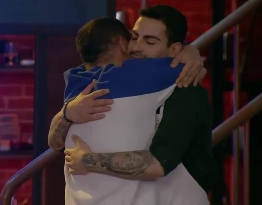 MasterChef 4: Αποχώρησε ο Τζον ένα βήμα πριν τον τελικό - Δάκρυσε ο παίκτης μετά την ανακοίνωση