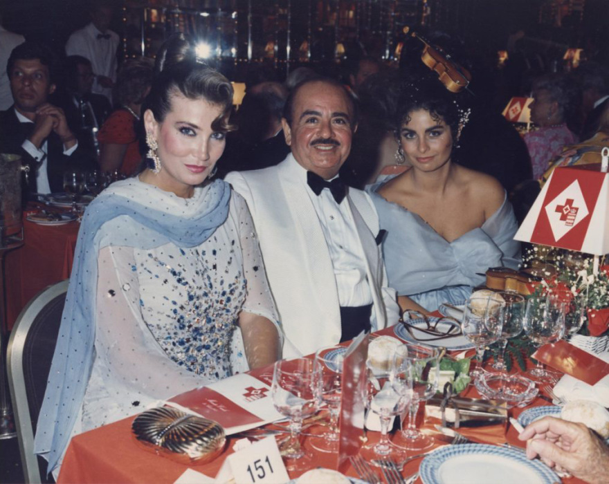 Αντνάν Κασόγκι: Τα καλοκαίρια στην Ελλάδα, η «αγορά του αιώνα», οι «αιώνιες» ερωμένες και οι νύχτες με τον Ανδρέα