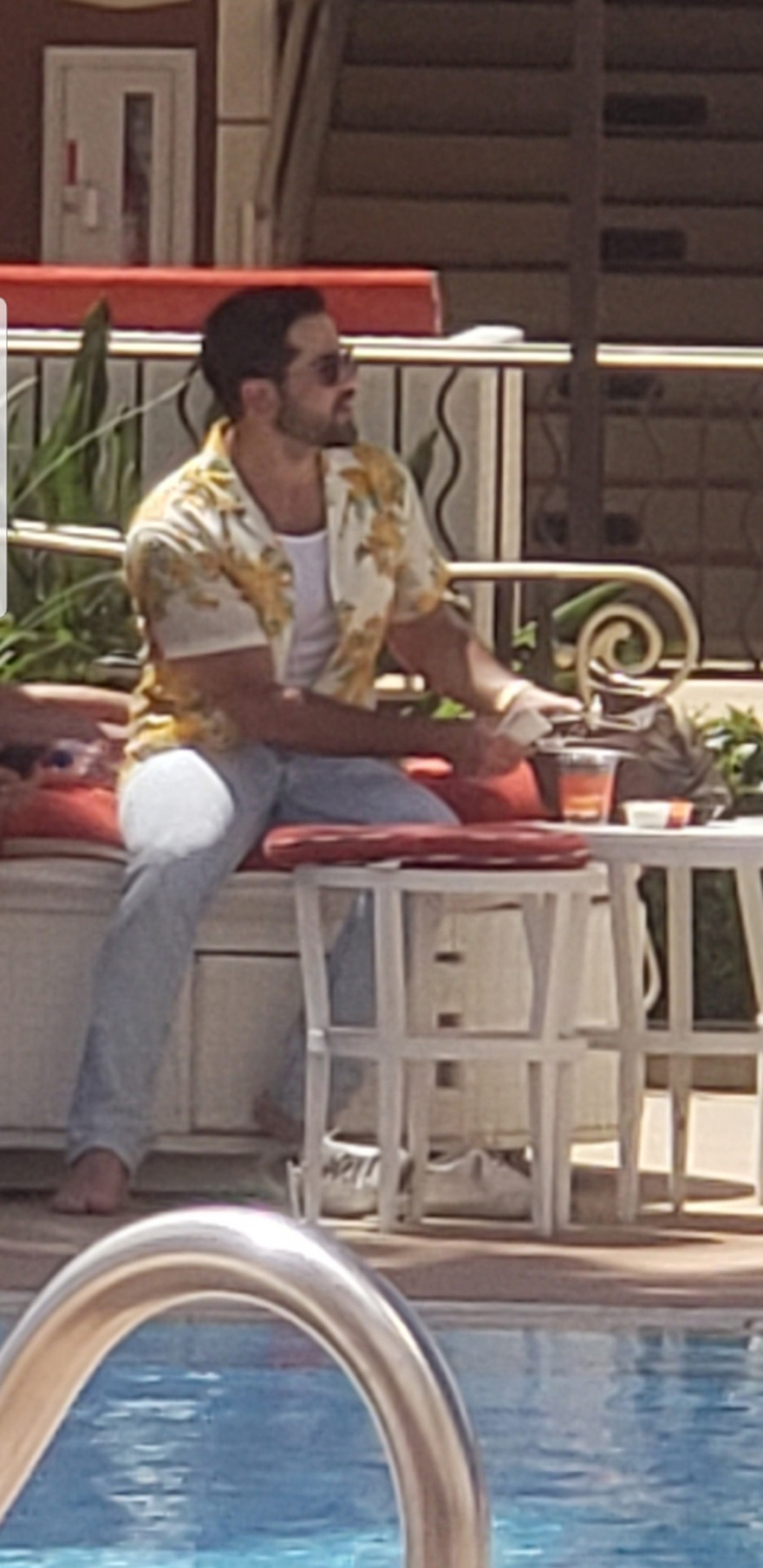 Ο ηθοποιός Jesse Metcalfe χώρισε και «πνίγει» τον καημό του σε πισίνα γεμάτη μοντέλα 