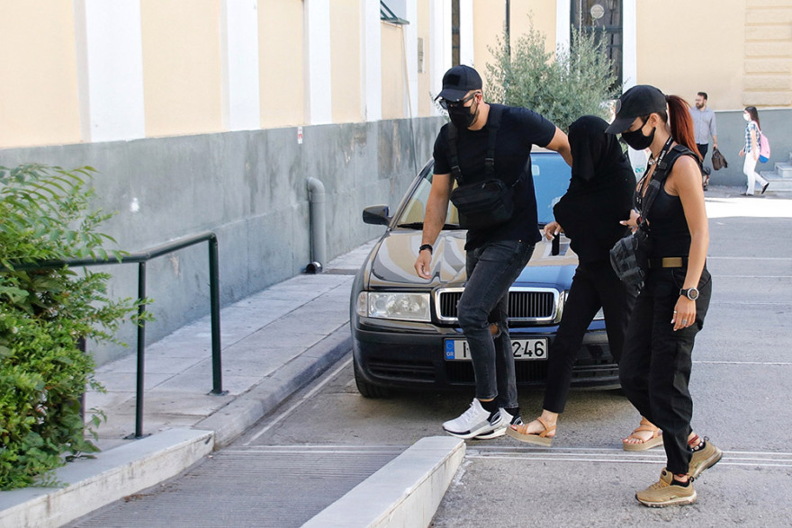 Επίθεση με βιτριόλι: Η 35χρονη έστηνε καρτέρι έξω από το σπίτι της Ιωάννας από τον Ιούνιο του '19