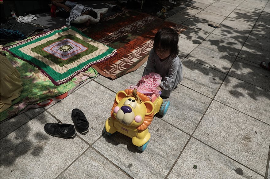 Μηταράκης: «Κάποιος υπέδειξε την πλατεία Βικτωρίας στους συγκεντρωμένους πρόσφυγες» 