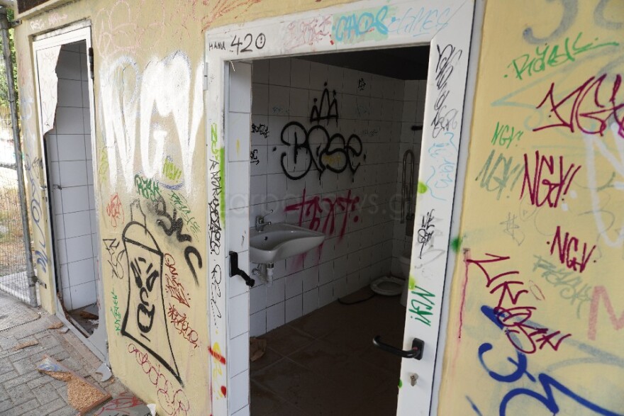 Χανιά: Εικόνες ντροπής από σχολείο που βανδάλισαν νεαροί 