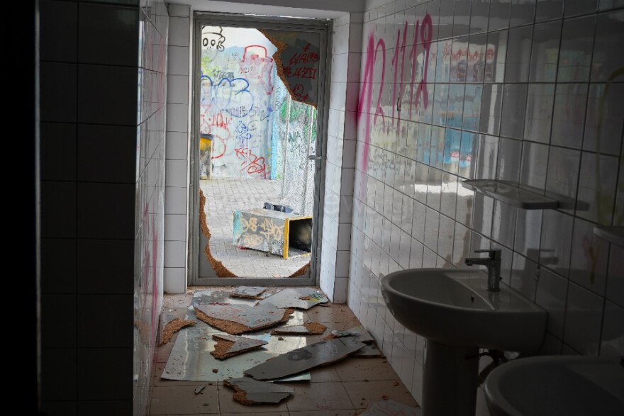 Χανιά: Εικόνες ντροπής από σχολείο που βανδάλισαν νεαροί 