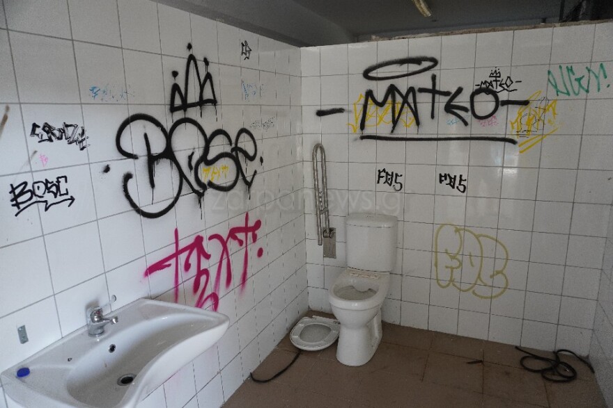 Χανιά: Εικόνες ντροπής από σχολείο που βανδάλισαν νεαροί 