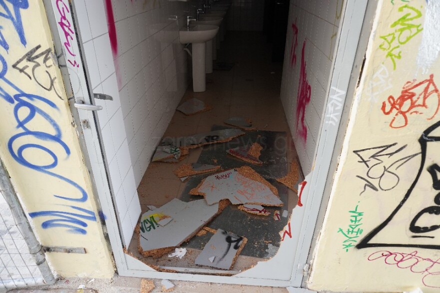 Χανιά: Εικόνες ντροπής από σχολείο που βανδάλισαν νεαροί 